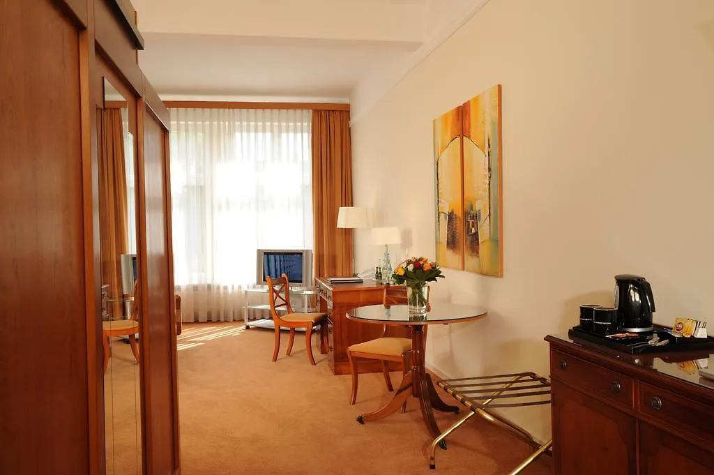 Villa Viktoria Düsseldorf 4*,